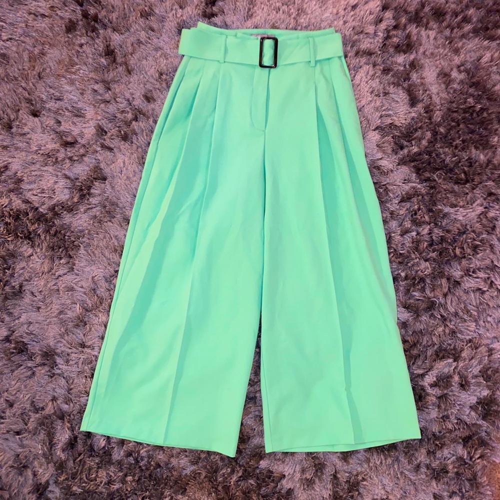 Pantalón verde menta. Incluye correa